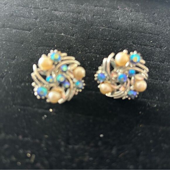 Lisner Earrings Rhinestone Pearl Gold Stud Vintage beaded accessory clip on stud main image 7
